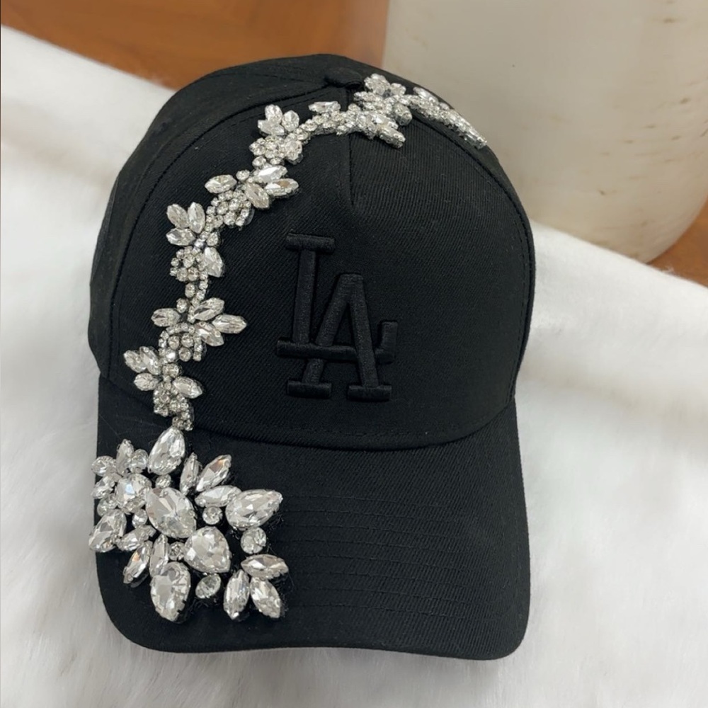 🧢✨ Hey, Dodgers fam! Check this out! I'm selling the ultimate game day accessory